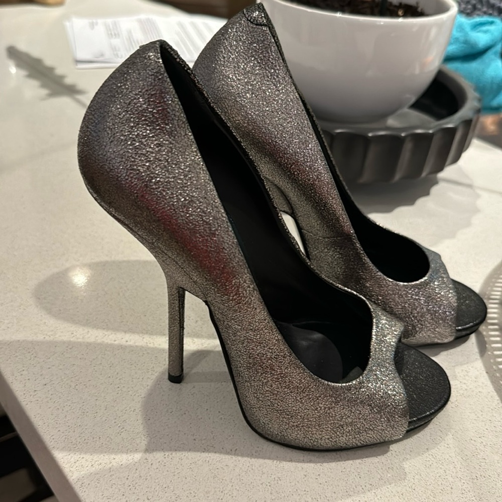Guiseppe zanotti leather pumps